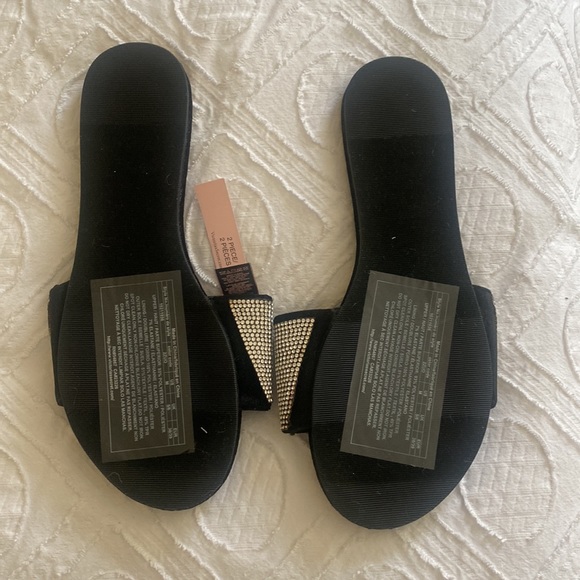 Victoria’s Secret Slippers & silk bag 2 piece set- Brand New, Never worn w/ tags - Picture 3 of 4